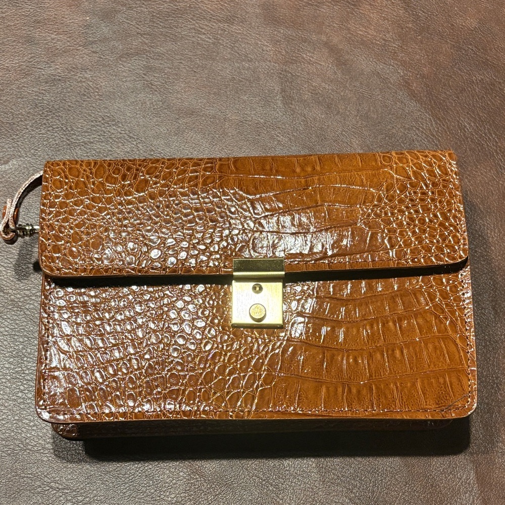 Elegant Brown Crocodile-Embossed Cosmetic Bag